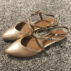 So cute!!! Size 8 gold strappy flats! Brand new.